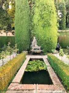Alhambra tour Musement Generalife gardens pond