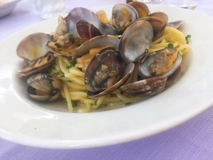 Food in Palermo Corona Trattoria spaghetti alle vongole